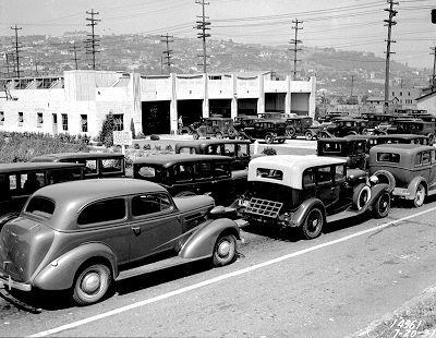A long line of cars awaiting inspection in Seattle in 1937