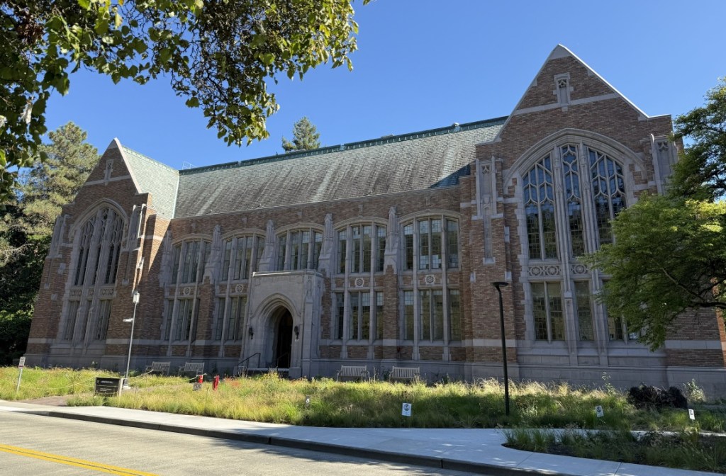 Anderson Hall at the University of Washington